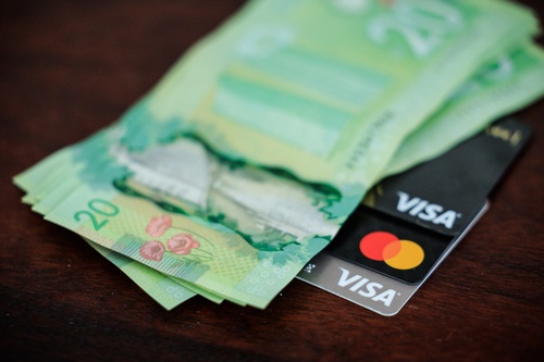 Le ratio d’endettement des Canadiens par rapport à leur revenu continue d’augmenter