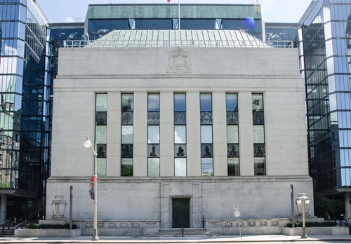 Les taux devraient rester inchangés anticipent les experts | Conseiller