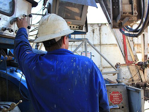 As Oil Jobs Fade, Canada Urged to Build Path to Low-Carbon Economy