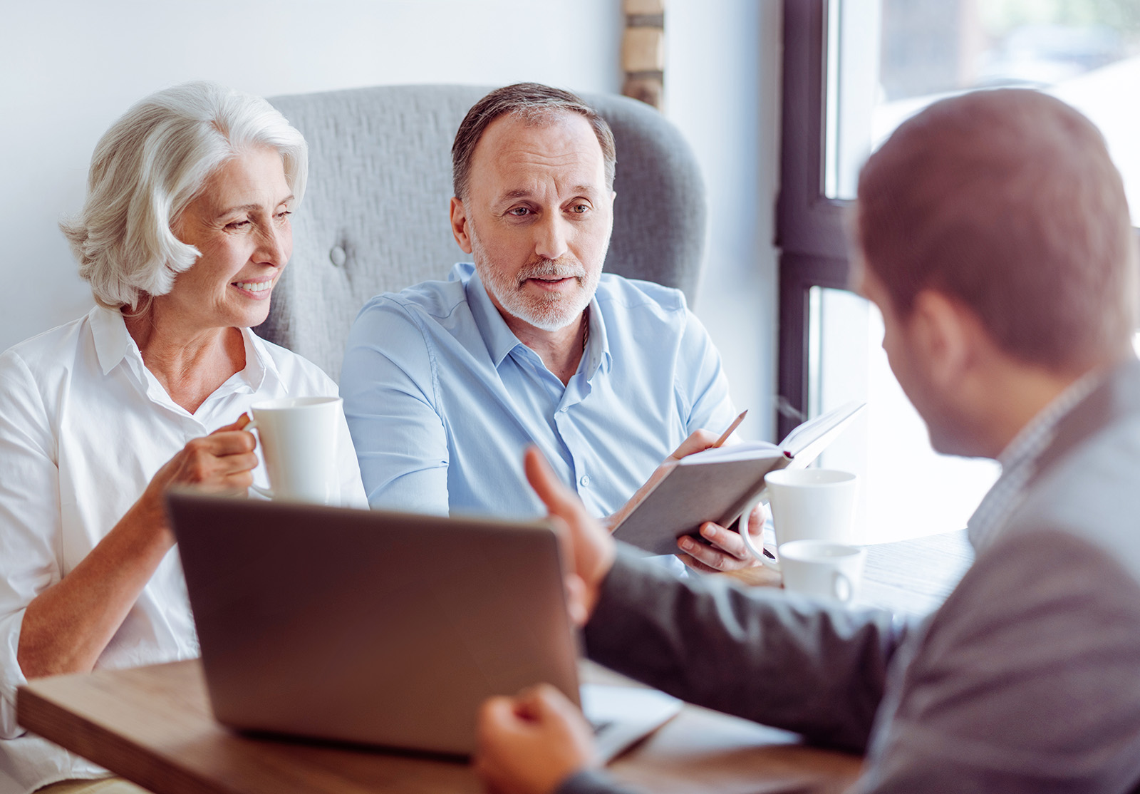 Aînés et finances : soutenir le client sans dépasser son rôle | Conseiller