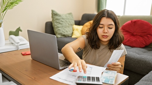 Les 25 à 39 ans tardent à quitter le nid familial | Comment accompagner les jeunes adultes vers l'autonomie financière?