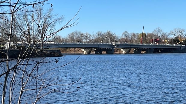 Montreal bridge named in honour of Canadiens hockey legend Guy Lafleur | CBC News