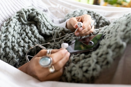 Artificial intelligence, wellness apps alone cannot solve mental health crisis, warn experts