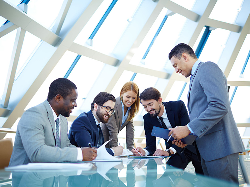 Les amis et la famille, la source première de conseils financiers | Conseiller