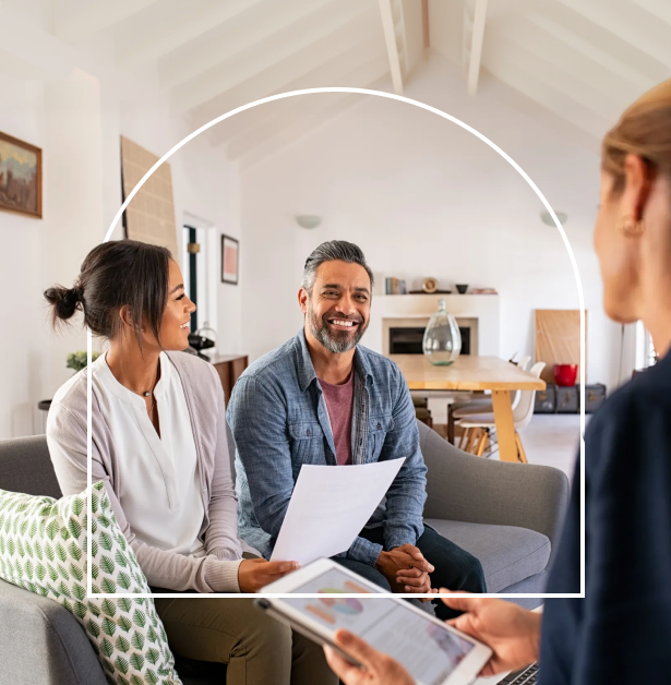 Maningraysweaterlookingatlaptop